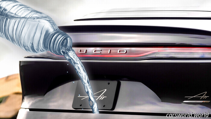 Una fuoriuscita d'acqua ha reso inutilizzabile una Lucid e ha lasciato il proprietario con una fattura per la riparazione Il prezzo di una Corolla usata | Carscoops